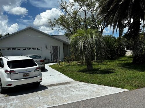 924 21st Ln, Cape Coral, FL 33990-2527
