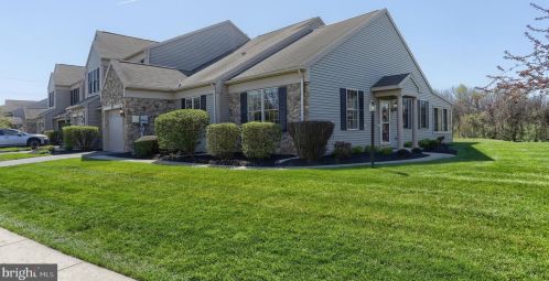 2088 Deer Run Dr, Hummelstown, PA 17036-7084