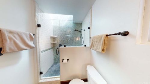 15560 Leadwell St, Van Nuys CA 91406-3110 exterior