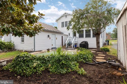 147 Muhlenberg St, Woodstock, VA 22664-1461