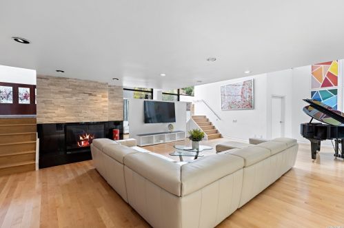 15 Wenwood Dr, Muttontown NY  11545-3129 exterior