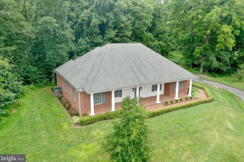 131 Tamarac Dr, Shepherdstown, WV 25443-4086