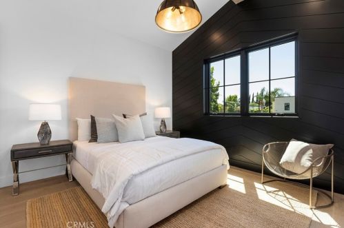 4955 Haskell Ave, Van Nuys CA  91436-1674 exterior