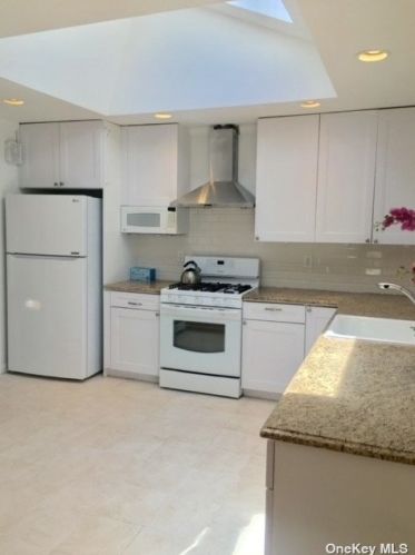 393 White Birch Ln, Muttontown NY  11753-2626 exterior