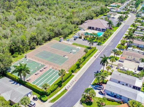 1041 Silver Lakes Blvd, Naples FL  34114-9334 exterior