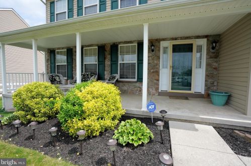 1941 Canyon Creek Rd, Gilbertsville PA  19525-7002 exterior