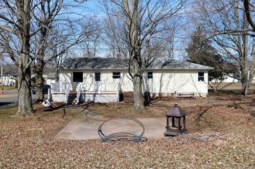 196 Pond Hill Rd, Wallingford, CT 06492-5204
