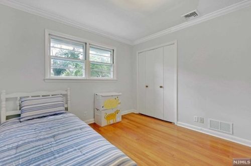 243 Burnside Pl, Ridgewood NJ  07450-1701 exterior