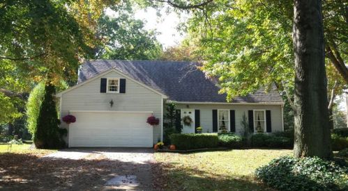 6742 Cliffside Dr, Vermilion, OH 44089-3429