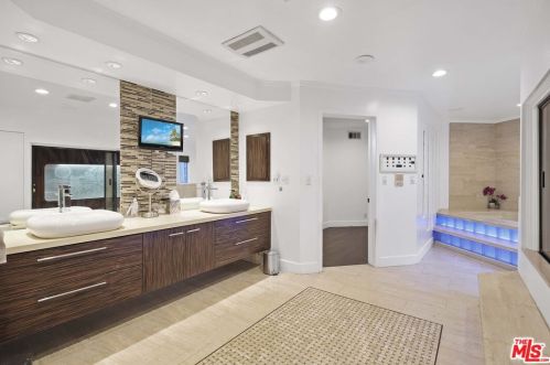 3511 Berry Dr, North Hollywood CA  91604-3862 exterior