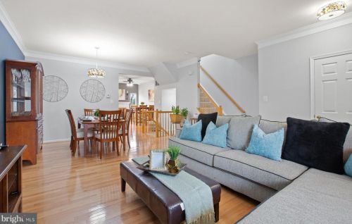 6724 Emmanuel Ct, Gainesville VA  20155-1492 exterior