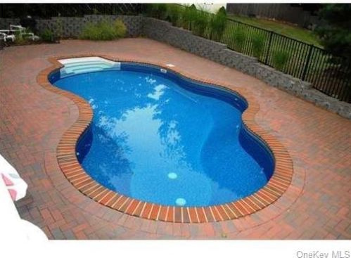 48 Heights Rd, Stony Point NY  10980-1538 exterior