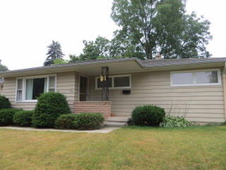 725 Lemira Ave, Waukesha WI  53188-3004 exterior