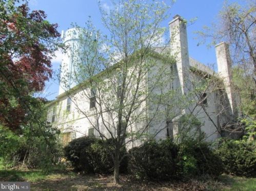 12 Hamilton Ct, Trenton, NJ 08648-1553