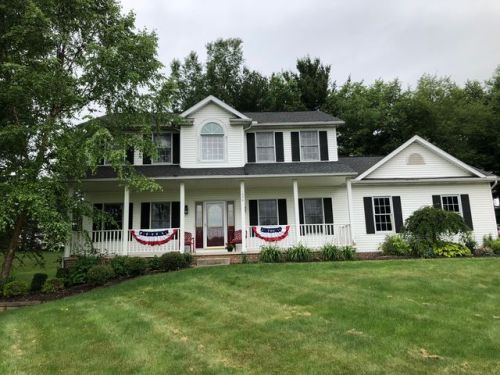 1239 Finley Dr, Mogadore, OH 44260-9545