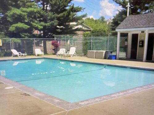1 Bittersweet Rd, Nashua NH  03060-5540 exterior