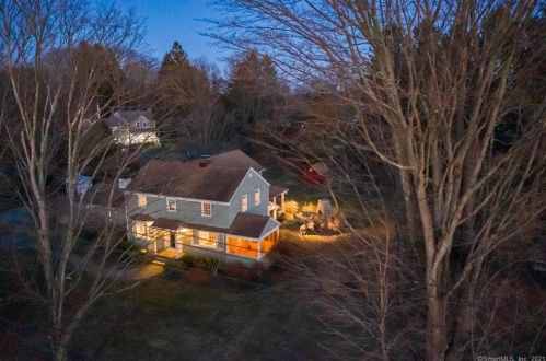 26 Flat Rock Rd, Bridgeport, CT 06612-1704