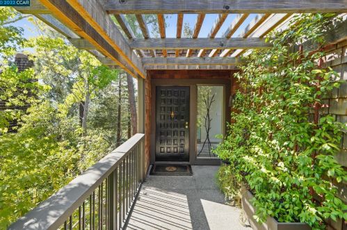 233 Village Gate Rd, Orinda, CA 94563-2720