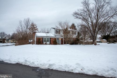 955 Flintlock Dr, Lansdale, PA 19446-5510
