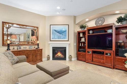 535 Cedros Ave, Solana Beach, CA 92075-4205