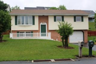32 Middle Ave, Bordnersville, PA 17038-8912