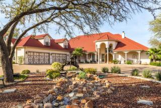 7004 Stone Bluff Ct, Granbury, TX 76048-6667