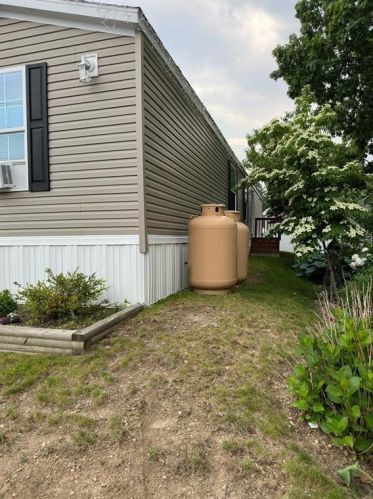 29 Krzak Rd, North Kingstown, RI 02852