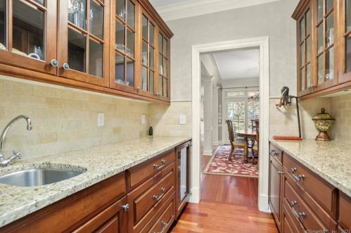 77 Tackora Trl, Ridgefield CT  06877-3028 exterior
