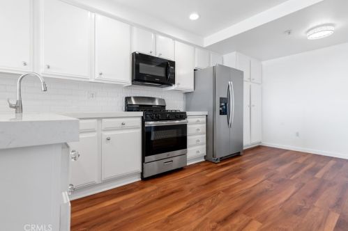 280 Cagney Ln, Newport Beach CA  92663-1617 exterior