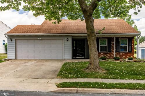 22 Hilltop Ln, Columbus, NJ 08022-1009