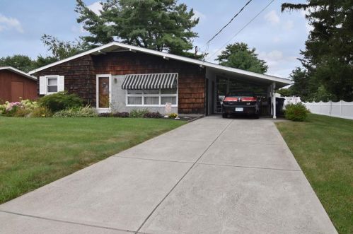 2 Highview Ave, Warren, RI 02885-1803