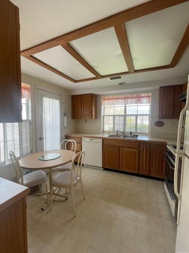 9 Baldwin Ct, Panamoka, NY 11961-1605