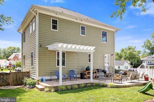 6721 Westlawn Dr, Falls Church VA  22042-2742 exterior