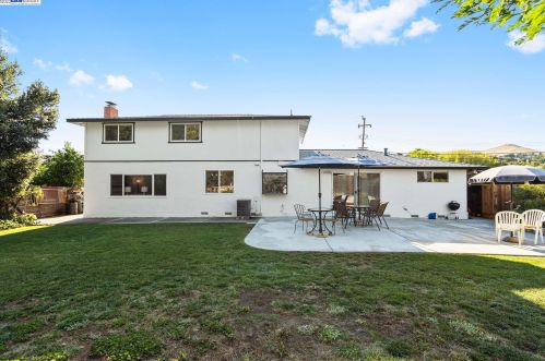 7793 Peppertree Rd, Pleasanton CA  94568-1348 exterior