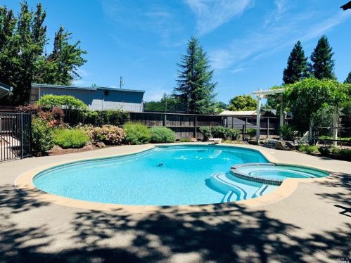 9757 Dawn Way, Windsor, CA 95492-8879
