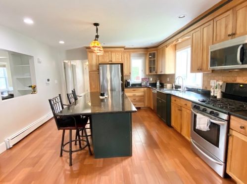 158 Dale St, Dedham MA  02026-3414 exterior