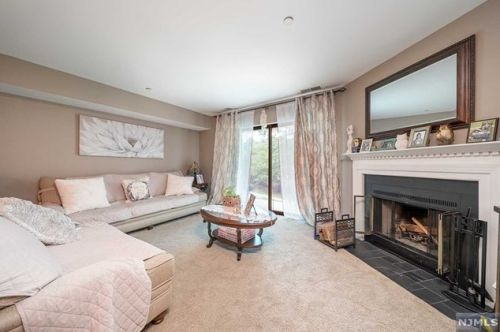 9 Lawrence Ct, Teaneck NJ  07666-6489 exterior