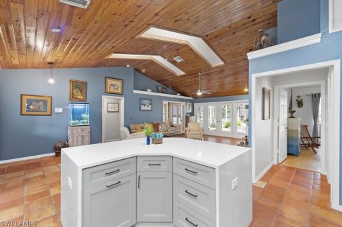 561 20th Ave, Naples FL  34120-3372 exterior