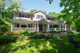 5 Wincott Dr, Huntington Station, NY 11747-3411