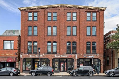 30 High St, Medford, MA 02155-3820