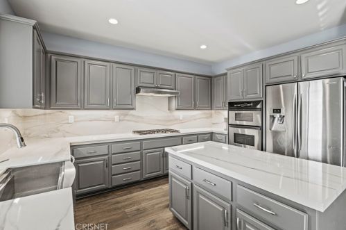 27836 Mariposa Ln, Santa Clarita CA  91384-4114 exterior