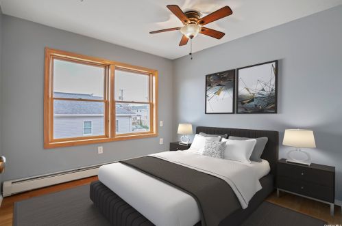 17 10th Rd, Far Rockaway NY  11693-0011 exterior