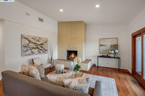 8 Patricia Rd, Orinda, CA 94563-3712