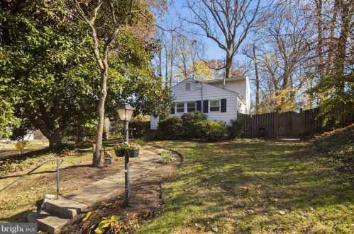 6381 Lakewood Dr, Falls Church VA  22041-1229 exterior