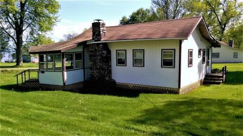 18 Beach Dr, Willsboro Point, NY 12996-4021