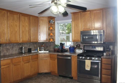 141 Ohio St, North Lindenhurst NY 11757-5411 exterior