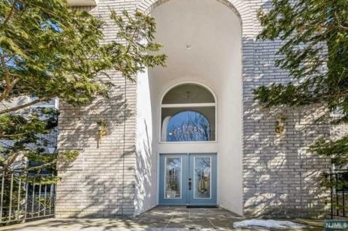 38 Flint Ter, Harrington Park, NJ 07640-1058