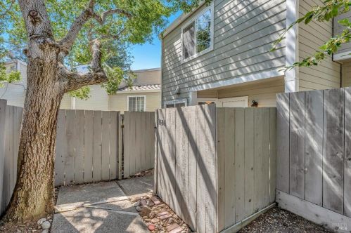1484 Townview Ave, Santa Rosa, CA 95405-7562