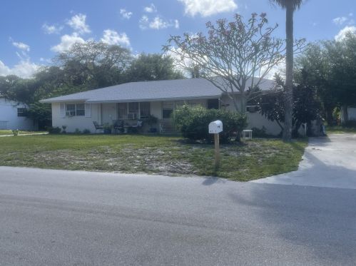 9335 Silverthorne Dr, West Palm Beach, FL 33403-1083