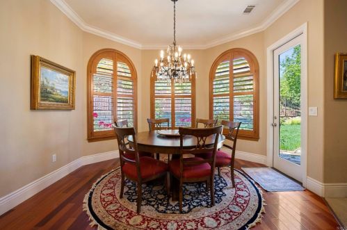 6070 Vine St, Vacaville CA  95688-8724 exterior